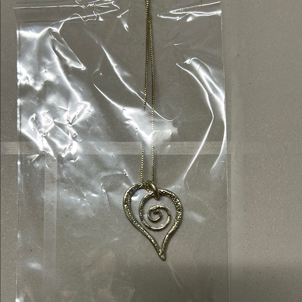 NEW Gold tone Swirl Heart Pendant Necklace